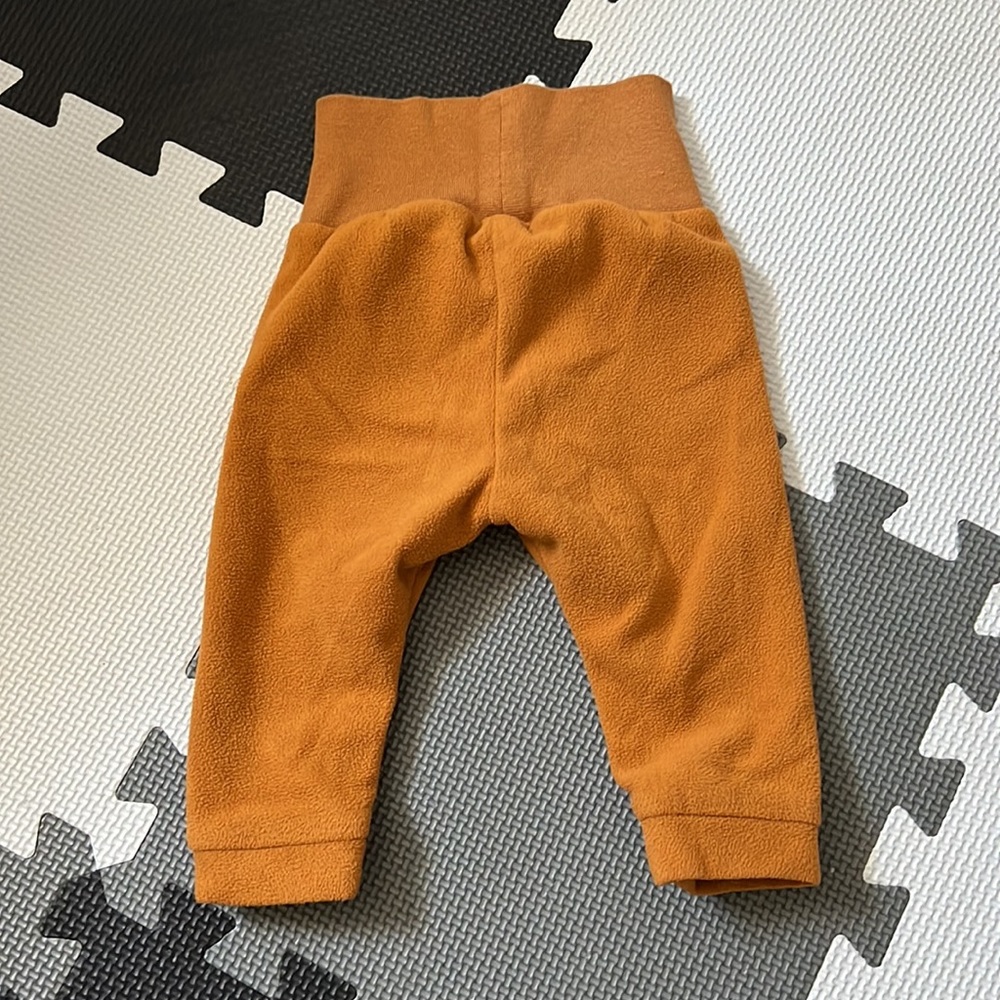 H&M Cozy Set - Picture 8 of 9